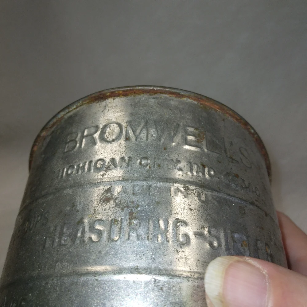 Vintage Bromwell's Crank Sifter, wear and patina